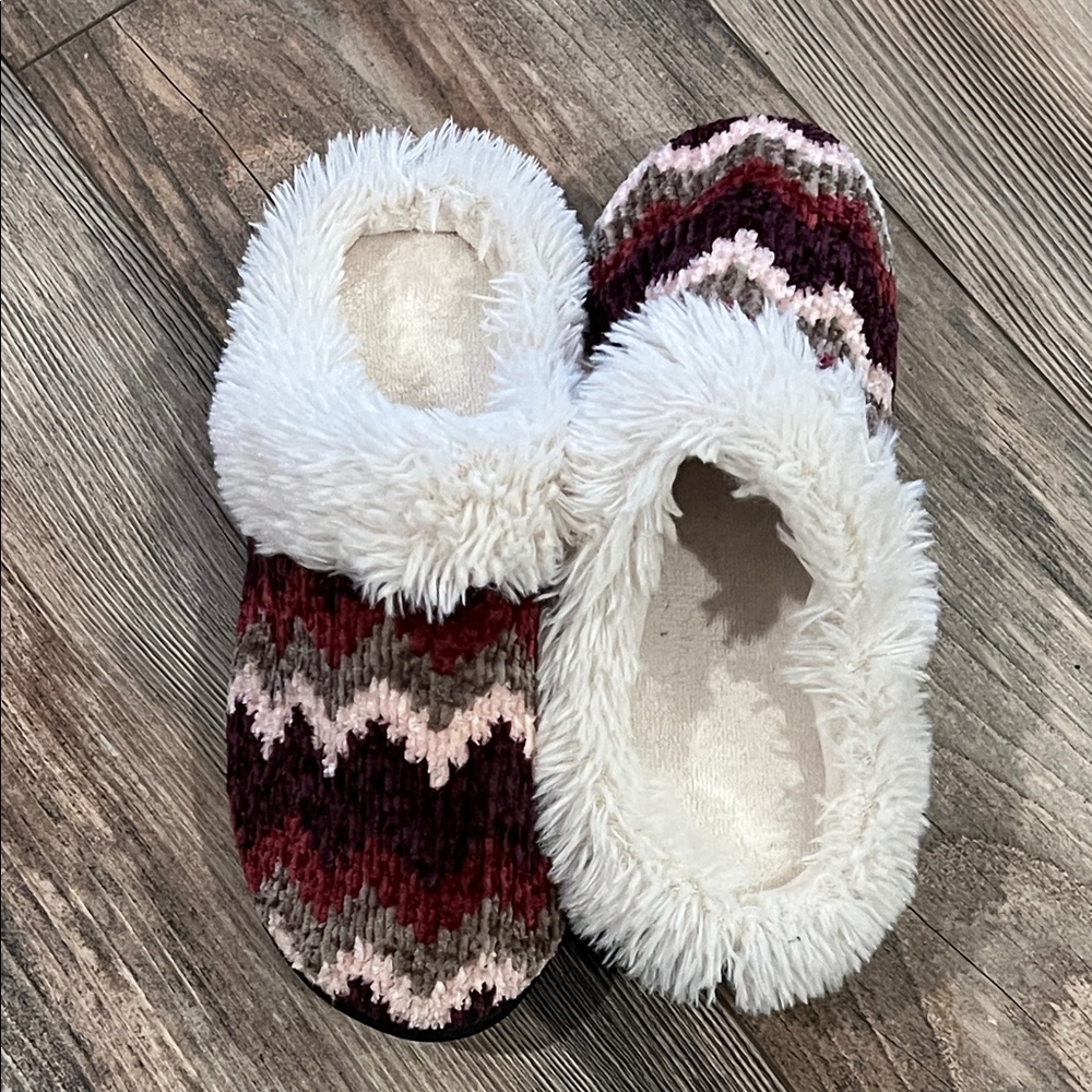 Isotoner Black Sole Slippers with Faux Fur